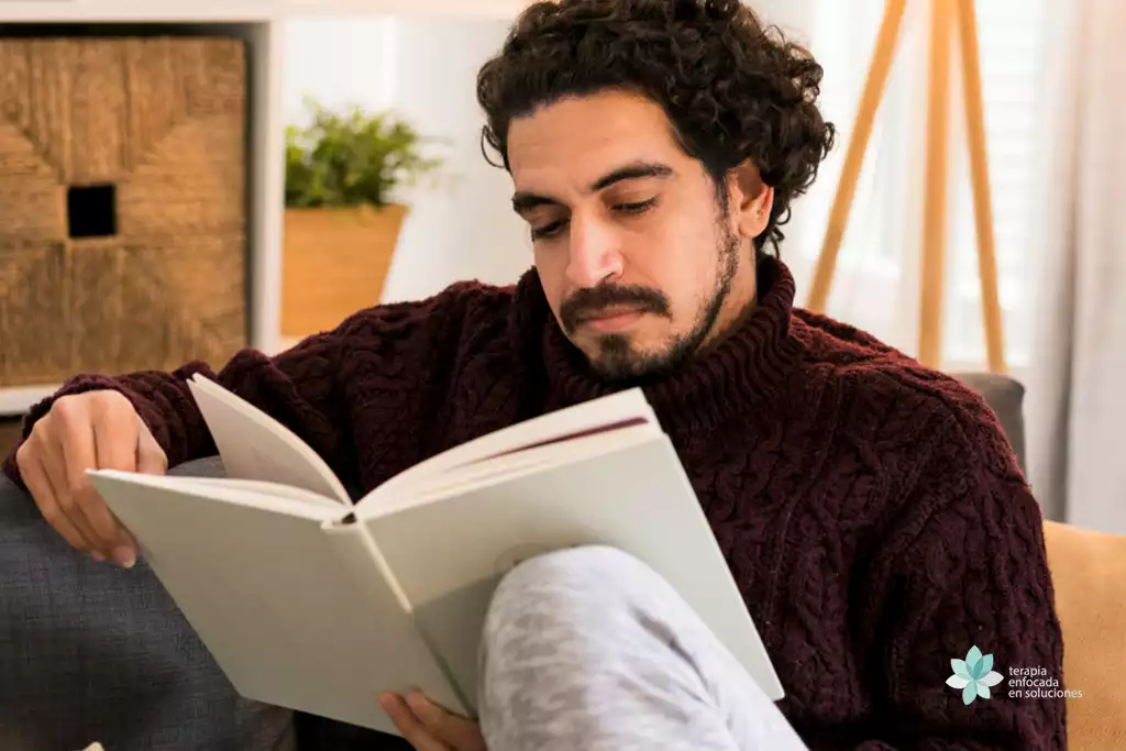 hombre leyendo