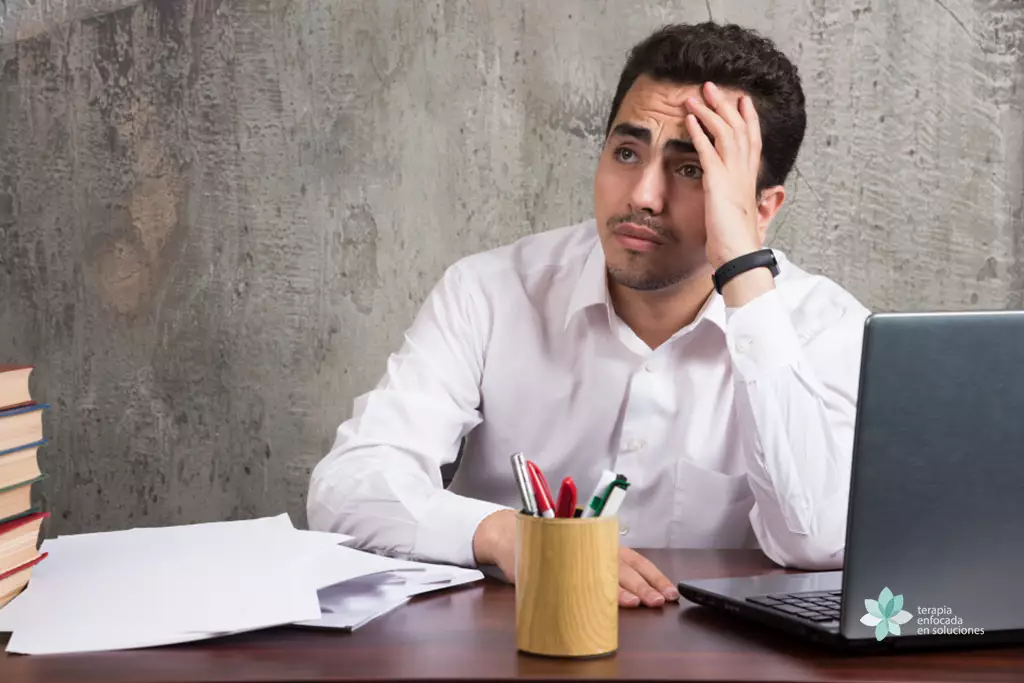 hombre preocupado