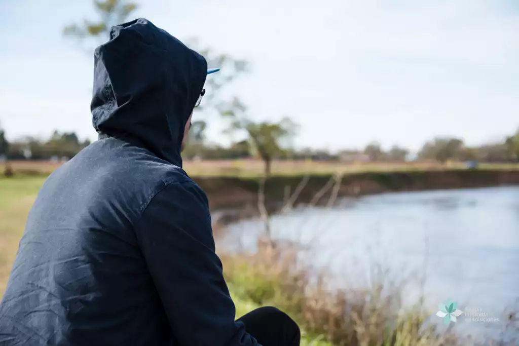 hombre solitario hombre solitario