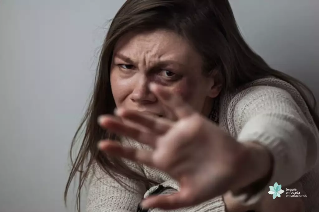 golpe mujer mujer golpeada